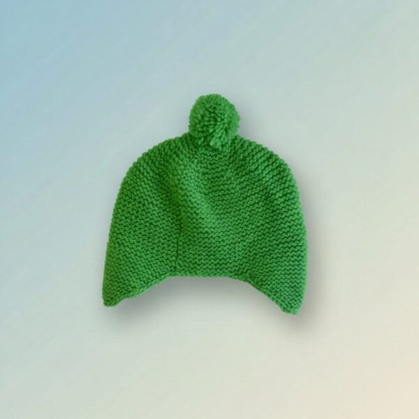 Bonnet bébé à pompon tricoté main vert, de 3 à 6 mois