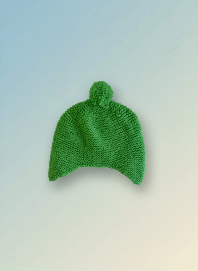 Bonnet bébé à pompon tricoté main vert, de 3 à 6 mois