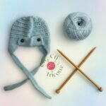 Bonnet bébé aviateur tricoté main bleu ciel, de 3 à 6 mois