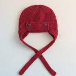 Bonnet bébé aviateur tricoté main rouge framboise, de 3 à 9 mois