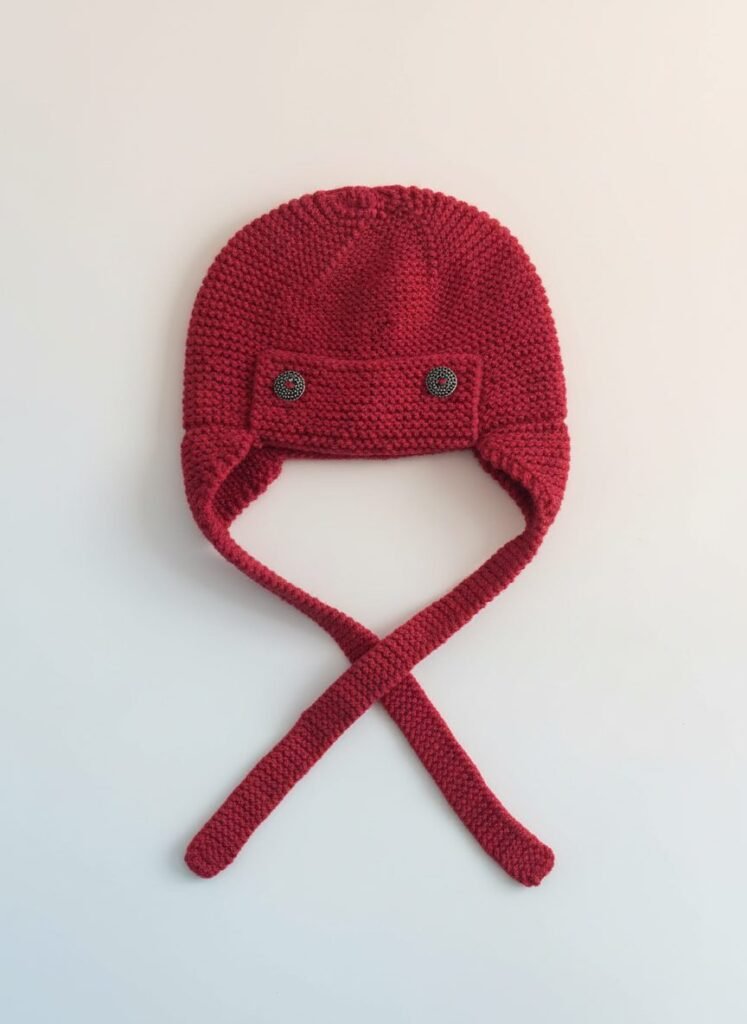 Bonnet bébé aviateur tricoté main rouge framboise, de 3 à 9 mois