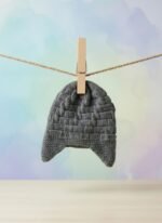 Bonnet bébé point damier tricoté main gris, 6 mois, vue 2