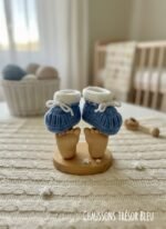 Chaussons bébé tricotés main bleu ciel, de 3 à 6 mois, vue 2