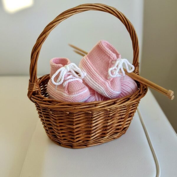 Chaussons bébé tricotés main roses par Cri-Cri, de 6 à 9 mois