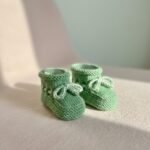 Chaussons bébé tricotés main verts par Cri-Cri, 3 mois