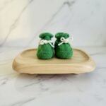 Chaussons bébé tricotés main verts par Cri-Cri, 3 mois