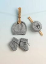 Ensemble bonnet et chaussons bébé tricoté main, de 0 à 3 mois, vue 2