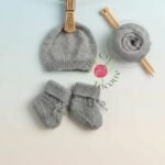 Ensemble bonnet et chaussons bébé tricoté main, de 0 à 3 mois, vue 3