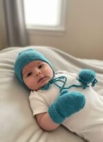 Ensemble bonnet et moufles bébé tricoté main, de 3 à 6 mois, vue 2