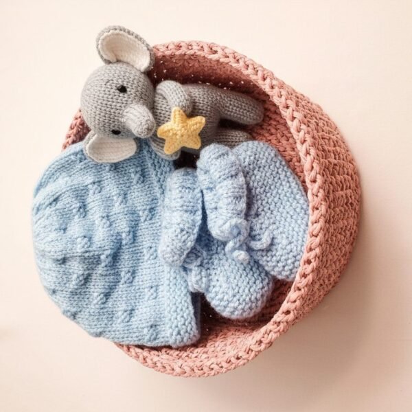 Ensemble brassière et chaussons bébé tricoté main, de 3 à 6 mois