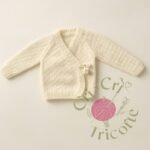 Gilet bébé croisé tricoté main en mérinos par Cri-Cri, de 3 à 6 mois