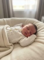Gilet bébé tricoté main multicolore, de 6 à 9 mois, vue 3