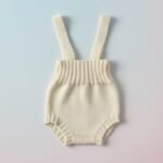 Salopette bébé tricotée main écrue, de 0 à 3 mois